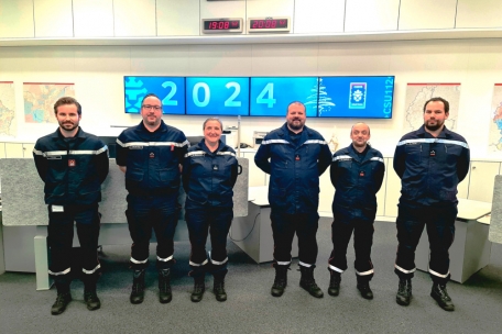 Sandra Bettendorff, „Chef de salle“, inmitten ihrer Mannschaft der Silvesterschicht