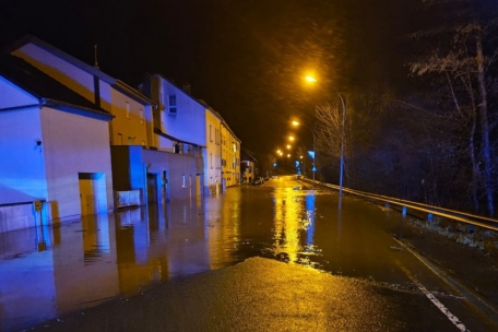 In der Nacht zum Dienstag überflutete die Attert die rue du Finsterthal in Bissen