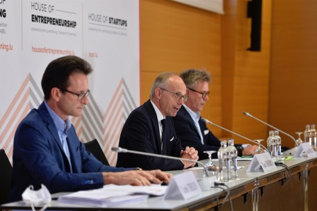 Zusammen mit Carlo Thelen, Generaldirektor der Handelskammer, und Laurent Schonckert, Präsident der „Commission économique“ der Handelskammer