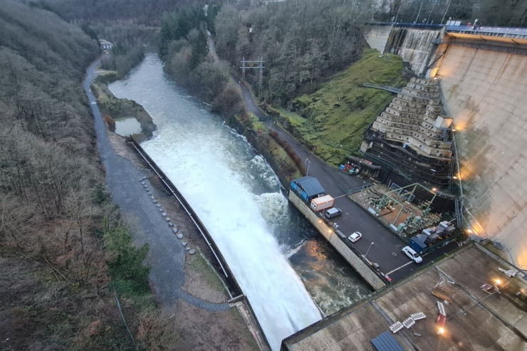 Hochwasser / „Wir haben es geschafft“: Behörde gibt Entwarnung – Stausee lässt etwas mehr Wasser ab 