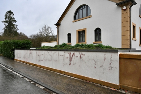 Vandalismus / Fingerabdrücke in der Nähe von Léon Glodens Haus gefunden
