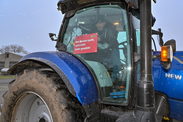 Deutschland / Bauernverband unter Druck: Wer protestiert da eigentlich gegen was?