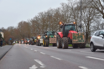 Deutschland / Die Bauernproteste sind angelaufen – mit ersten Behinderungen auf den Straßen