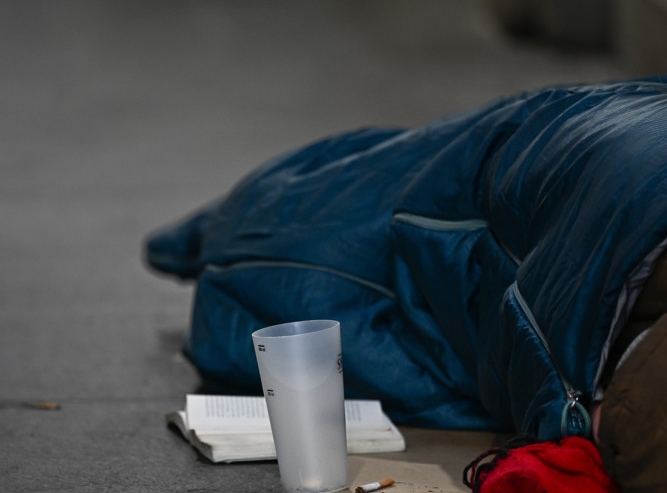 Forum / Der Rauschmittelstaatsdiener – Oder: Darf ein Minister Alkohol trinken und ein Bettler nicht?