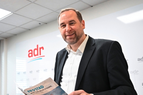 Editorial / Karikaturen ihrer selbst