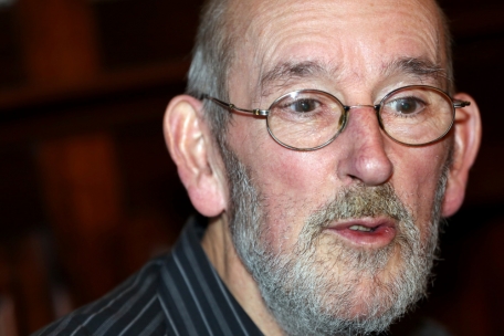 Guy Rewenig ist Dichter, Theater-, Roman- und Kinderbuchautor.