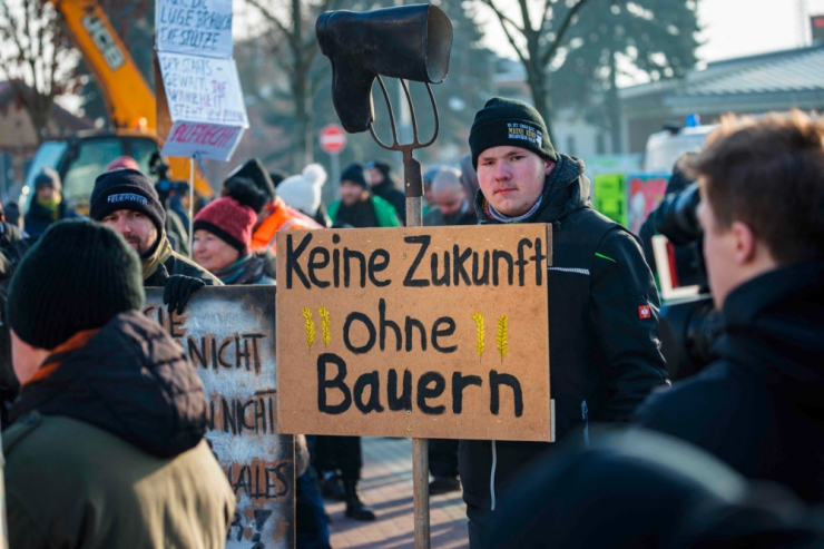 Deutschland / Der Kanzler und die Bauern: Eine vertrackte Beziehung
