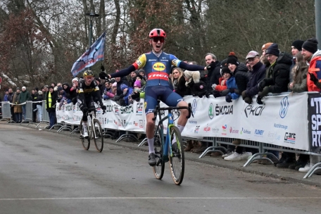 Mats Wenzel setzte sich im Sprint vor Mathieu Kockelmann durch