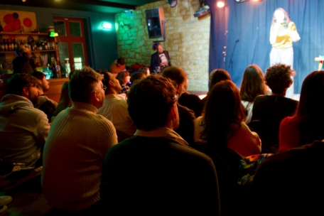 Open Mic  / Gudde Wëllen, gute Laune: Luxemburgs Stand-up-Comedy-Szene in voller Blüte