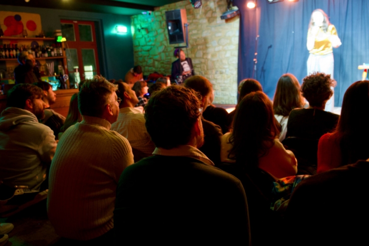 Open Mic  / Gudde Wëllen, gute Laune: Luxemburgs Stand-up-Comedy-Szene in voller Blüte