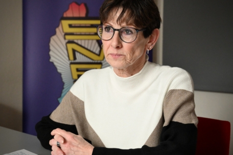 Die Präsidentin des Polizeisyndikats, Marlène Negrini, weist darauf hin, dass die Polizei laut dem existierenden Text alle Bettler in der Hauptstadt ins Visier nehmen muss