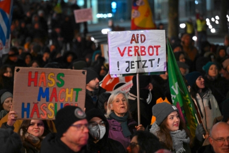Deutschland / Nach Potsdamer Rechtsextremisten-Treffen: AfD muss sich im Bundestag rechtfertigen