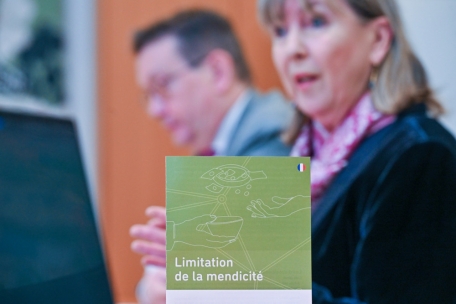 Seit Monaten sorgt die von der Gemeinde so bezeichnete „Limitation de la mendicité“ für Diskussionen. Am Donnerstag reagierte Bürgermeisterin Lydie Polfer (DP) auf die jüngste Kritik.