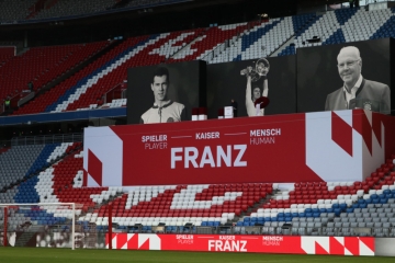 Abschied von Beckenbauer / Berührende Worte von Hoeneß: „Franz, du fehlst mir sehr“