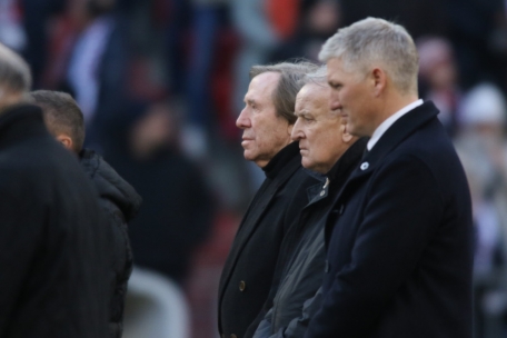 Treffen der Generationen: Auch Spieler wie Günther Netzer (Mitte) oder Bastian Schweinsteiger (rechts) zollten Respekt