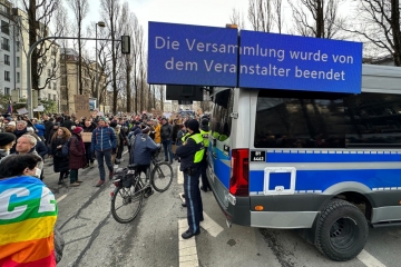 Deutschland / Münchner Demo gegen rechts wegen zu großen Andrangs abgebrochen