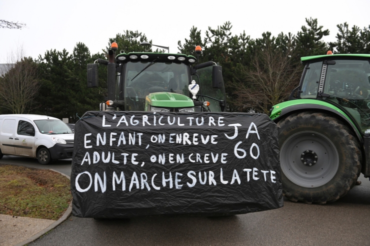 Zwei Schwerverletzte / Bauernproteste in Frankreich weiten sich aus – eine Landwirtin stirbt