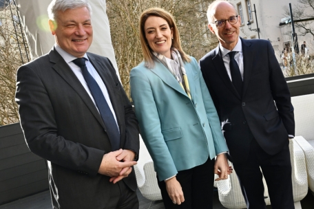 Vor der Europawahl / EU-Parlamentspräsidentin auf Reisen im Dienste der Demokratie