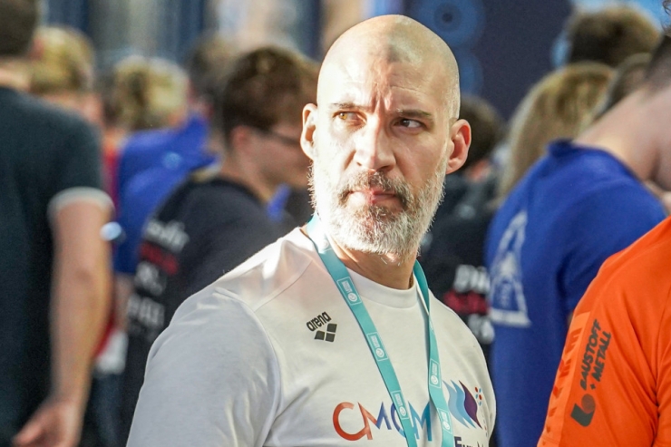 Schwimmen / „Es ist auch in einem kleinen Land möglich, Leistung zu produzieren“ – FLNS-Coach Jérémy Bruggeman im Gespräch