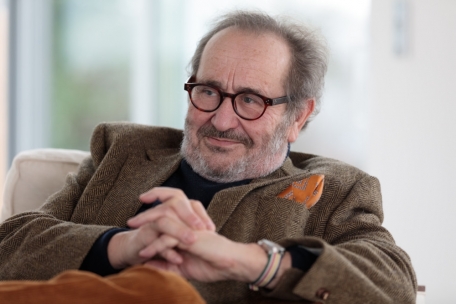 Henri Juda betreibt Erinnerungsarbeit, in dem er unter anderem Schulklassen vom Schicksal seiner Familie erzählt