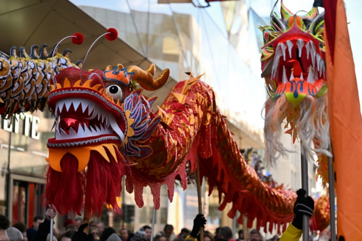 Chinesisches Neujahr / Chinesischer Drache zieht durch Luxemburg-Stadt