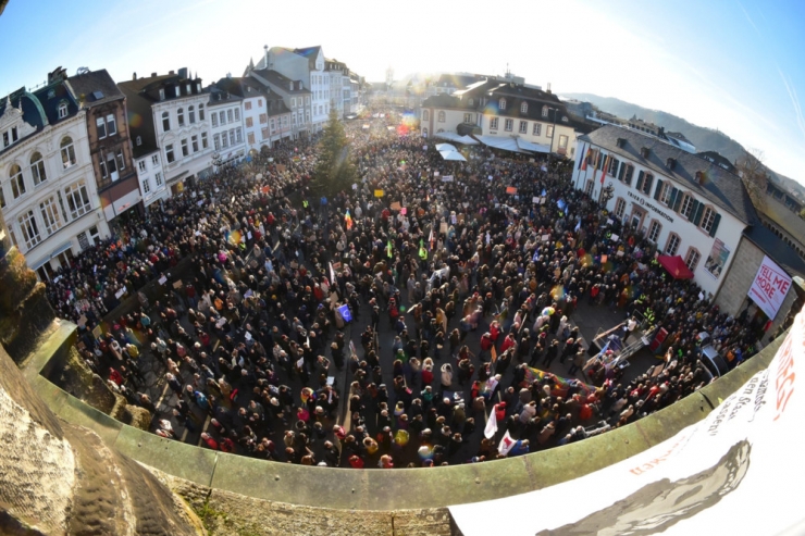 Deutschland / Erneut nehmen Hunderttausende an Demonstrationen gegen Rechtsextremismus teil