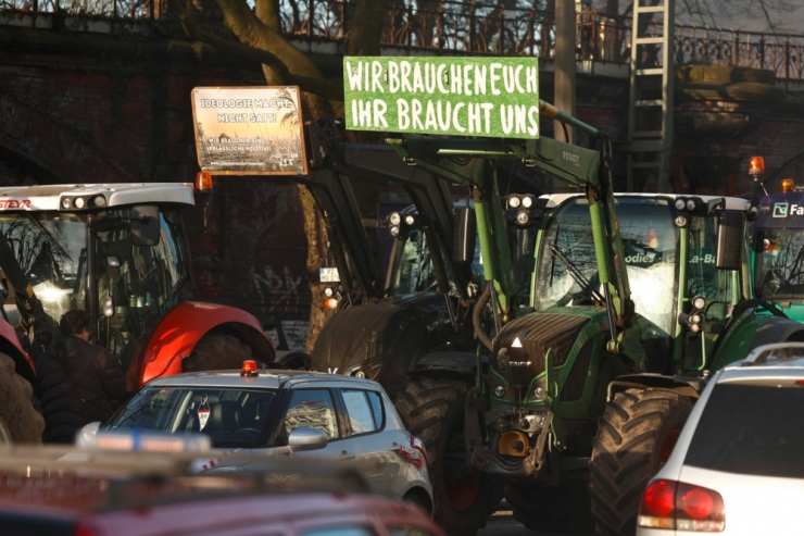 Editorial / Vom Protest gegen das Bettelverbot zur Anti-AfD-Demo: Die Zivilgesellschaft bewegt sich
