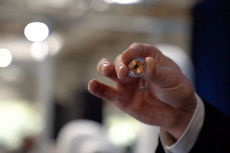 Technik / Musks Neuralink setzt erstmals ihr Gehirn-Implantat in Menschen ein