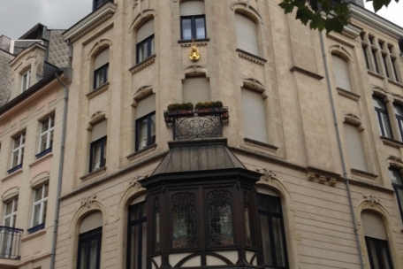 Luxemburg-Stadt / Genee esou si mir! Die place d’Armes, sozialhistorisch betrachtet