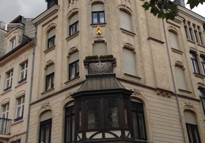 Luxemburg-Stadt / Genee esou si mir! Die place d’Armes, sozialhistorisch betrachtet