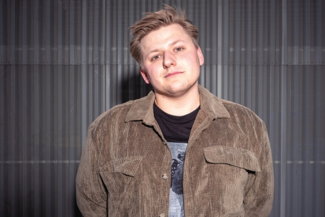 Lust zu lesen / Von wegen anthrazit!: Sebastian Hotz’ hervorragender Roman „Mindset“