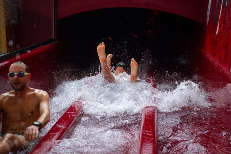 Spannung auf der „Space Shuttle“ / Erfolgreicher Auftakt der ersten nationalen Meisterschaft im Wettrutschen