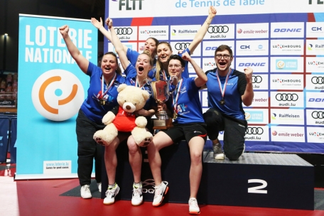 Tischtennis / Roodt trotzt den Verletzungsproblemen und verteidigt den Titel