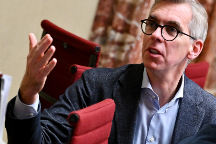 Kommentar / Gloden weiß, warum er nichts sagt