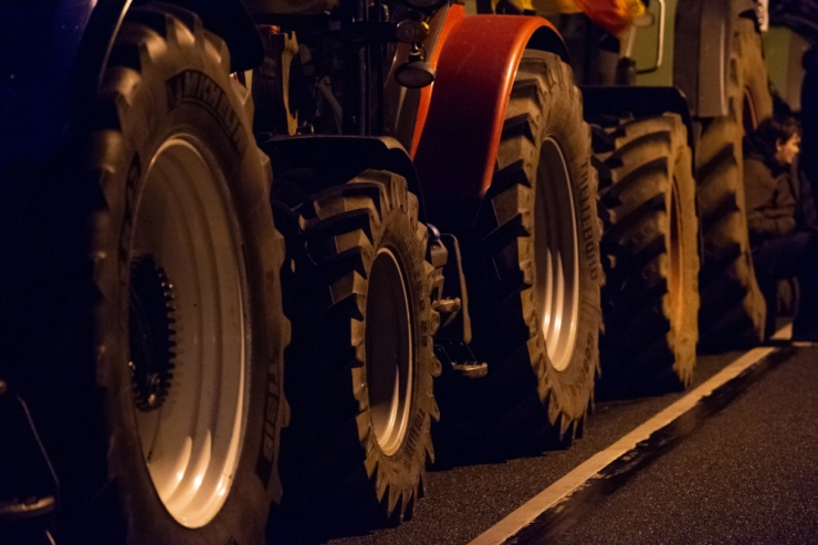 Bauernproteste / Luxemburger Junglandwirte nehmen an internationaler Mahnwache an Schengenbrücke teil