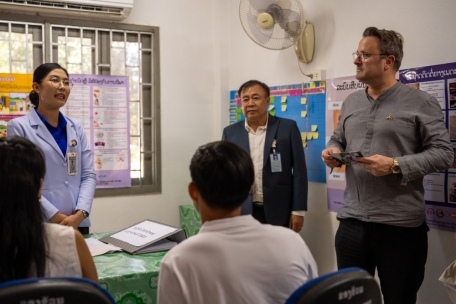 Der Bevölkerungsfonds der UN setzt sich in Laos unter anderem für Bildungsmaßnahmen im Bereich der reproduktiven und sexuellen Gesundheit ein