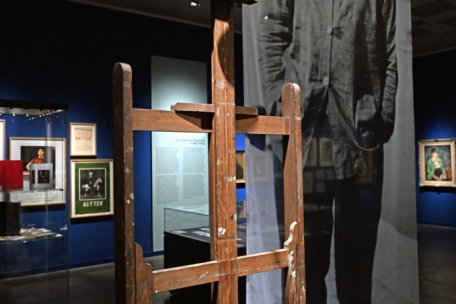 Le chevalet original et la photo reproduite de Joseph Kutter