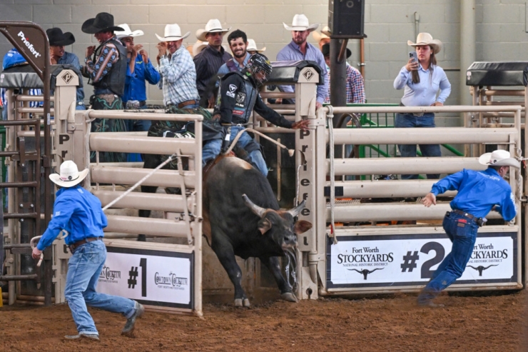 Série Dallas / Dans le chaudron de Mesquite, la capitale texane et mondiale du rodéo