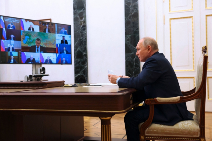 Editorial / Auf dem Weg zu einer lupenreinen Diktatur