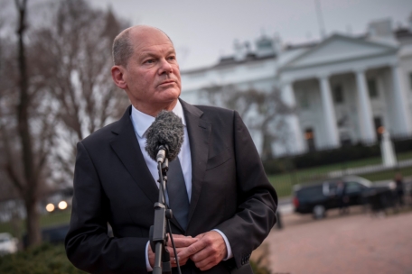 Deutschland / „Scholz versteckt sich hinter dem US-Präsidenten“