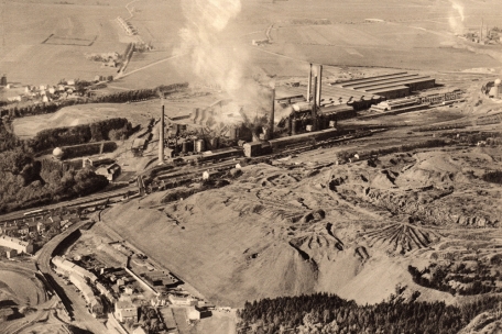 Ein Bild von früher: Im Hintergrund zu sehen ist die „Schëfflenger Schmelz“