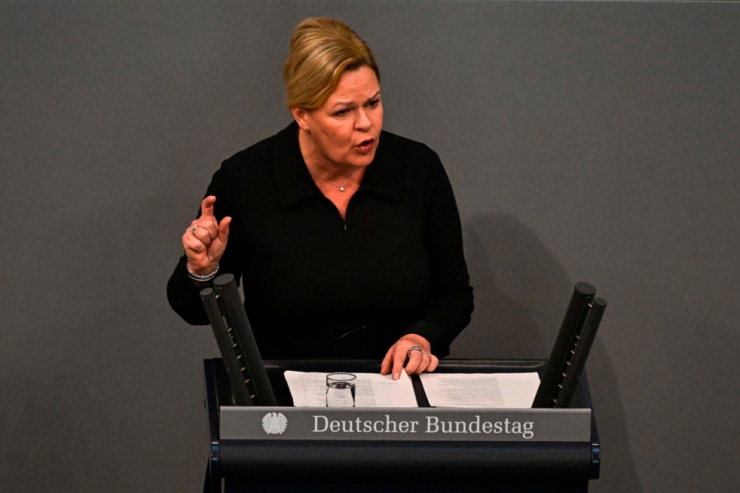 Deutschland / Rechtsextremisten wie kriminelle Banden behandeln