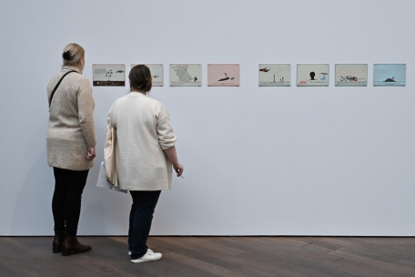 L’art contemporain permet avec une économie de moyens de proposer des contre-récits