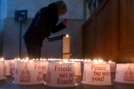 In der Dresdner Frauenkirche am 13. Februar 2024: Stilles Gedenken an den 13. Februar 1945