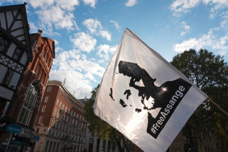 Letzte Chance / Assange steht kurz vor der Auslieferung an die USA