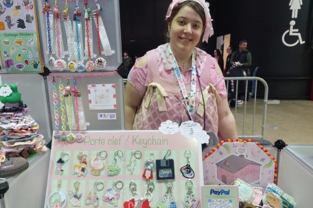 Justine, ausgebildete Schneiderin und kreativer Kopf der „Maison de couture Poucellina“
