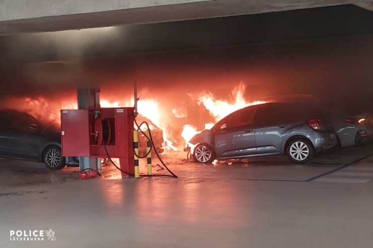 Zeugenaufruf / Nach Brand in Belval: Eigentümer beschädigter Fahrzeuge sollen sich bei der Polizei melden