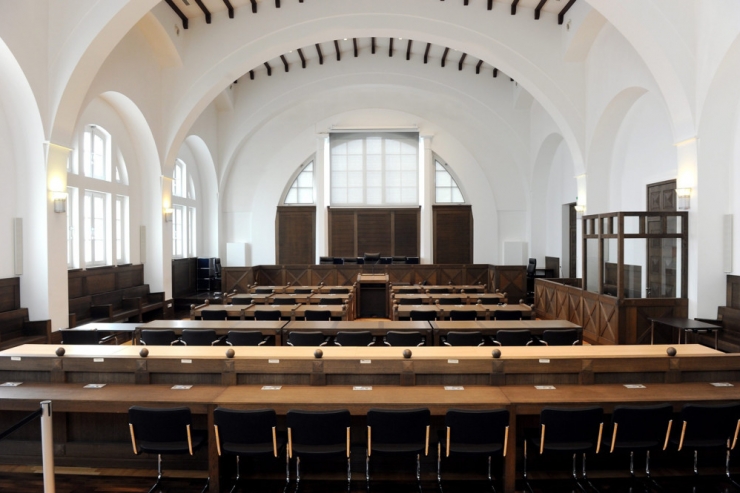 Bommeleeër / Der Bleideckel oder Eine unendliche Affäre: Separates Verfahren gegen acht Angeklagte