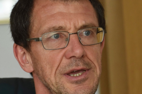 Norbert Campagna est docteur en philosophie habilité à diriger des recherches. Il enseigne la philosophie du droit à l’Université et anime une option „Introduction au droit“ au Lycée de garçons Esch.