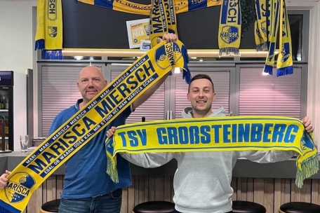 Die Merscher boten den Beginn einer Fan-Schal-Freundschaft an